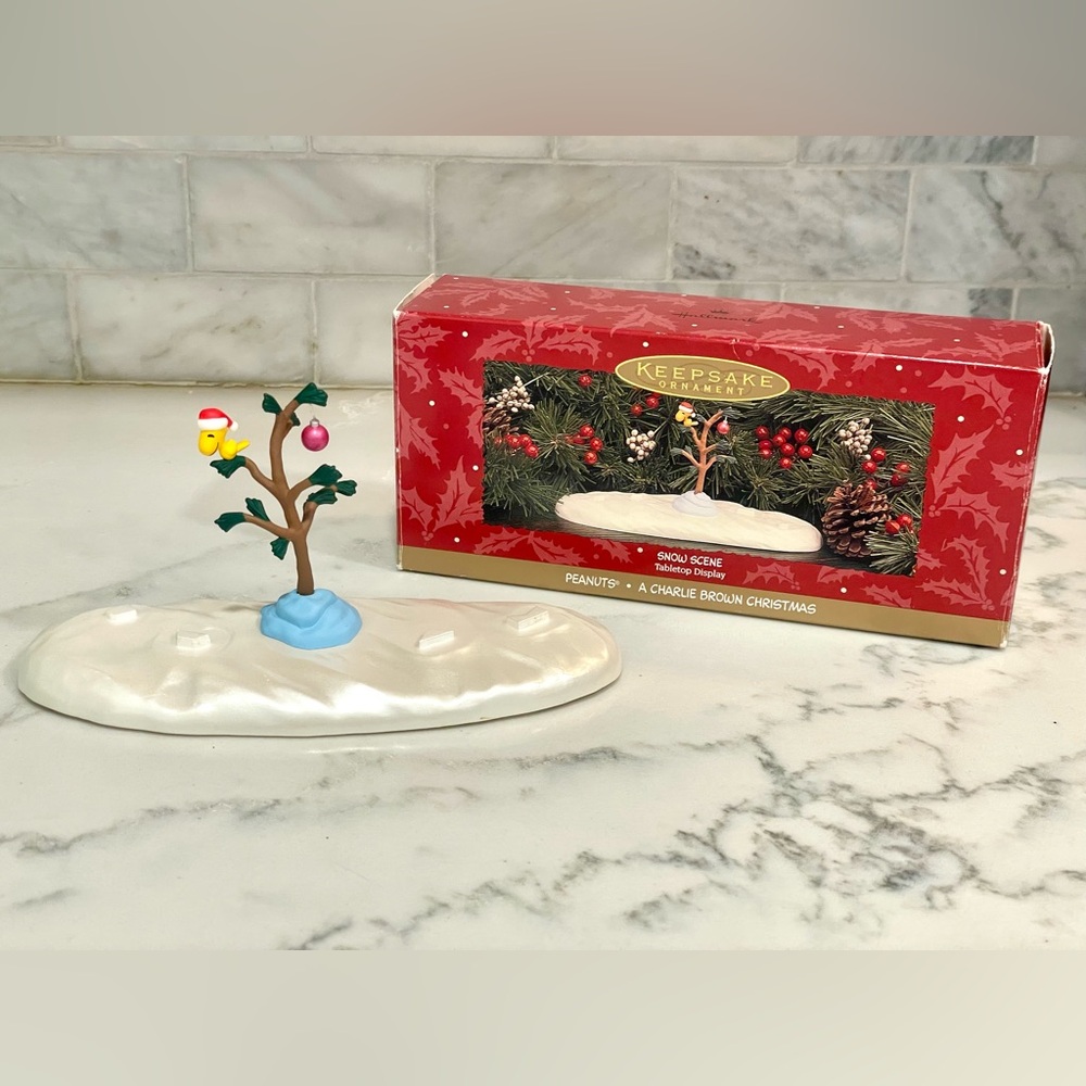 Hallmark Charlie Brown Christmas‎ Snow Scene Table Top Display-Vintage